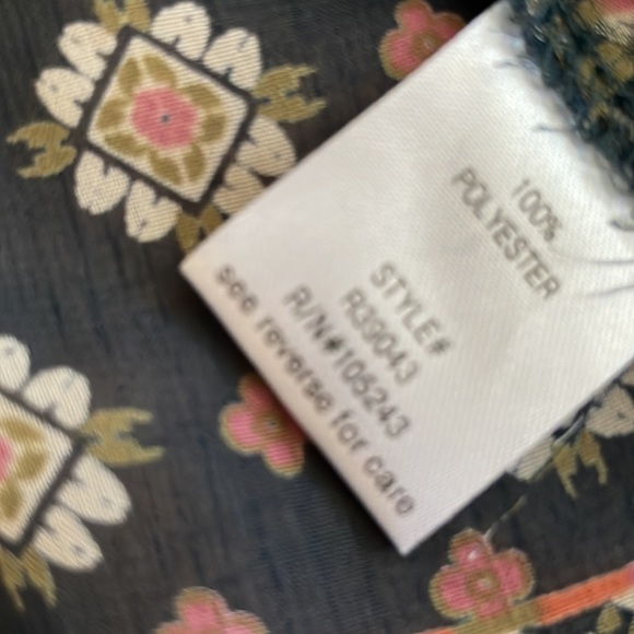 H.I.P. Happening in the Present Boho/Aztec fairy sleeve style top in EUC Large - Picture 8 of 8